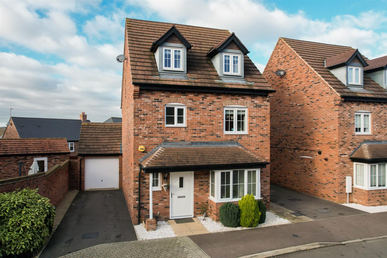 Otters Holt, StratfordUponAvon Vaughan Reynolds Estate